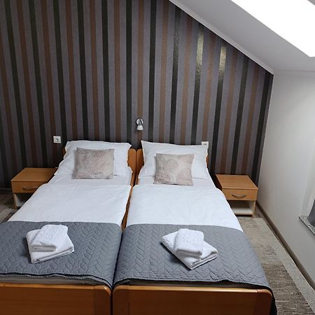 Guest House Toic Korenica Dış mekan fotoğraf