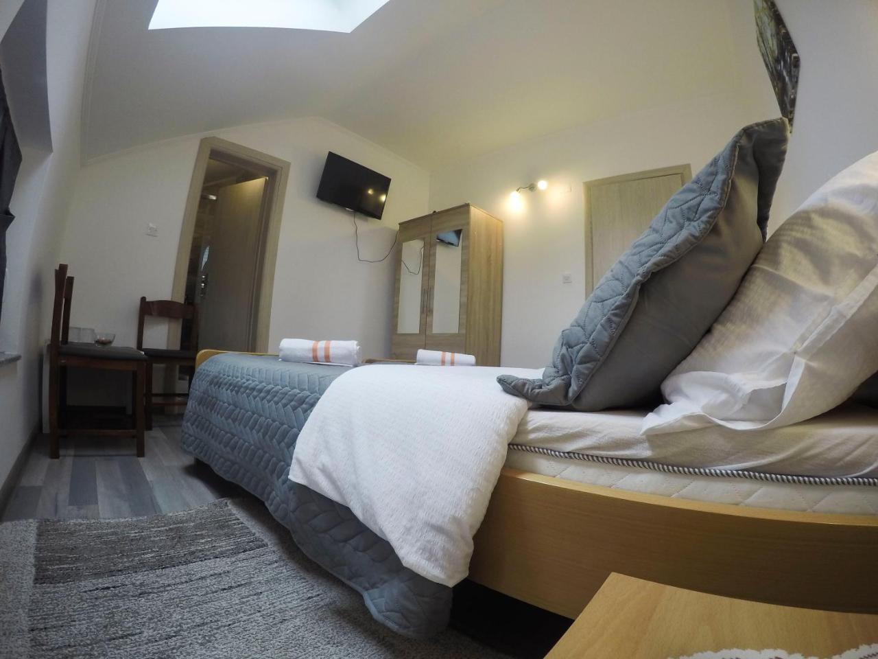 Guest House Toic Korenica Dış mekan fotoğraf